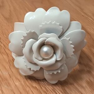 Cream Metal Rose Bracelet